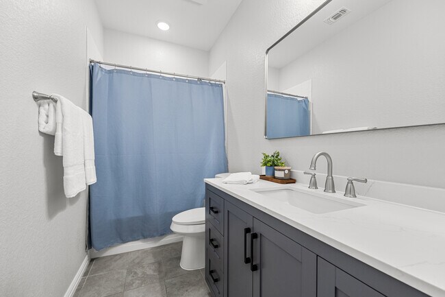 Building Photo - 8706 Hidden Oaks Dr