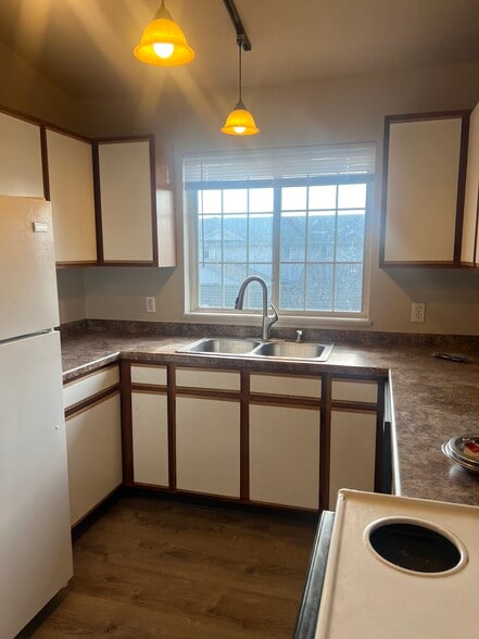 Building Photo - 3216 Midvale Dr