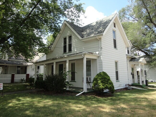 Primary Photo - 1220 N Lee St