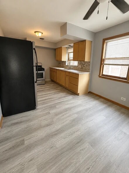 kitchen - 8113 S Exchange Ave