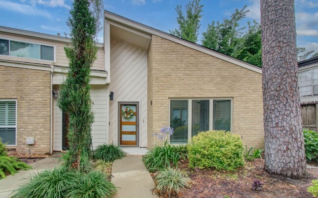 Building Photo - 12625 Memorial Dr