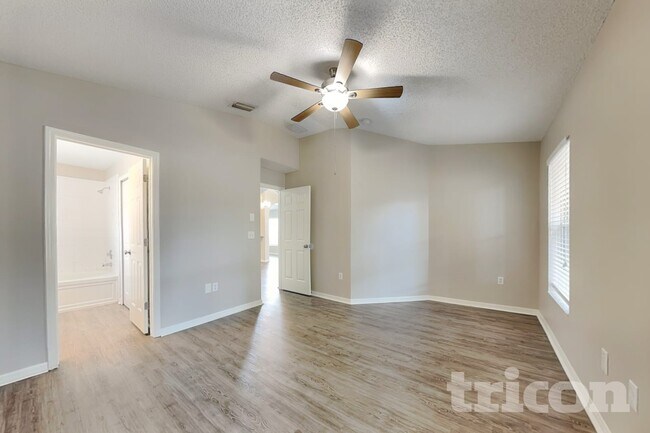 Building Photo - 11759 Lynmoor Dr