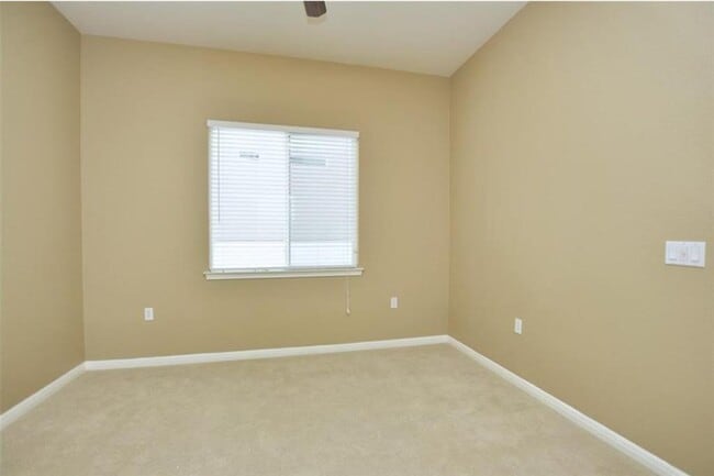 Building Photo - 111 Purple Sage Dr