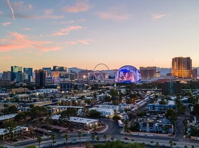 Building Photo - 565 S Royal Crest Cir