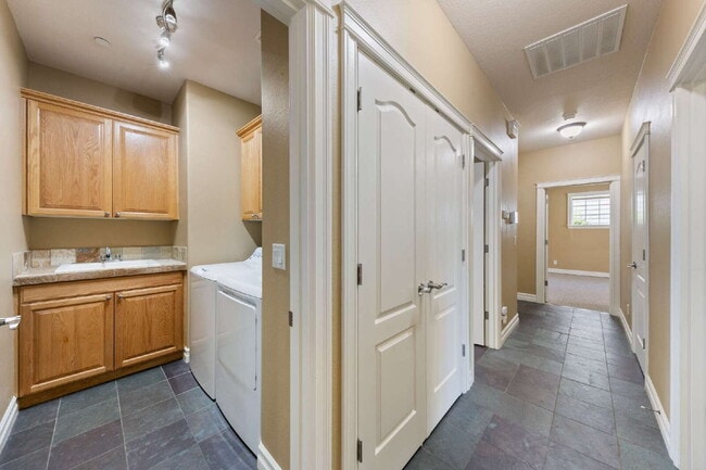 Building Photo - Beautiful Home in 55+ Community!