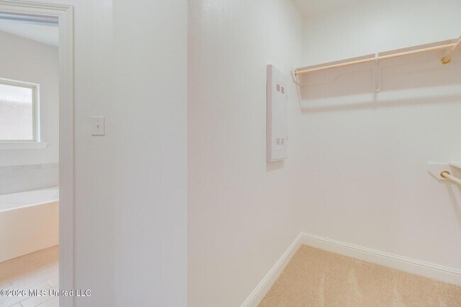 Building Photo - 15234 High Point Dr