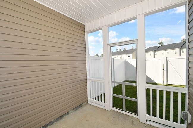 Building Photo - MOVE-IN READY Carolina Forest
