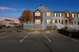 Building Photo - 15663 Viewpoint Cir