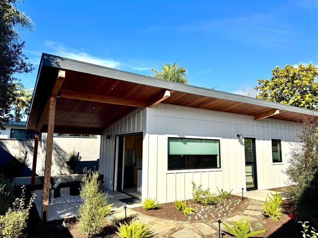 Building Photo - 1910 Raymond Ln