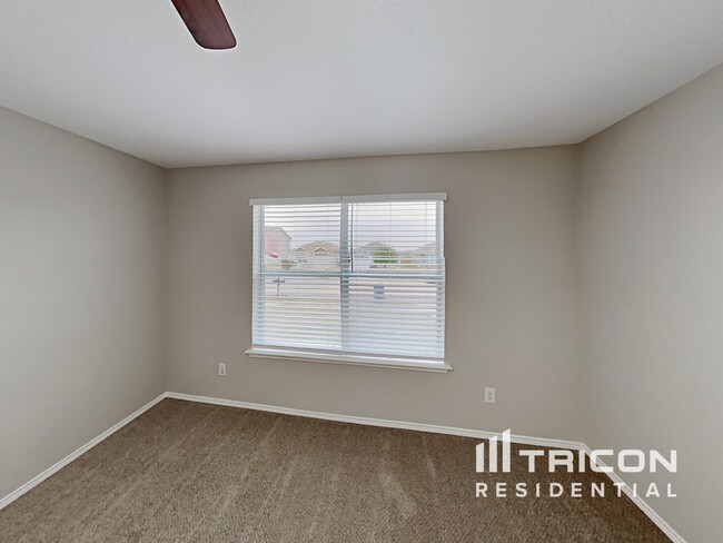 Building Photo - 1720 Vineridge Ln