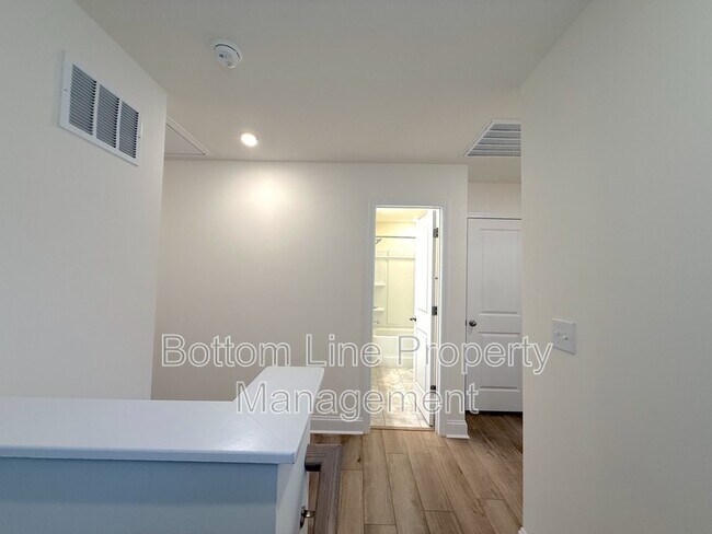 Building Photo - 1552 Cedar Tree Dr