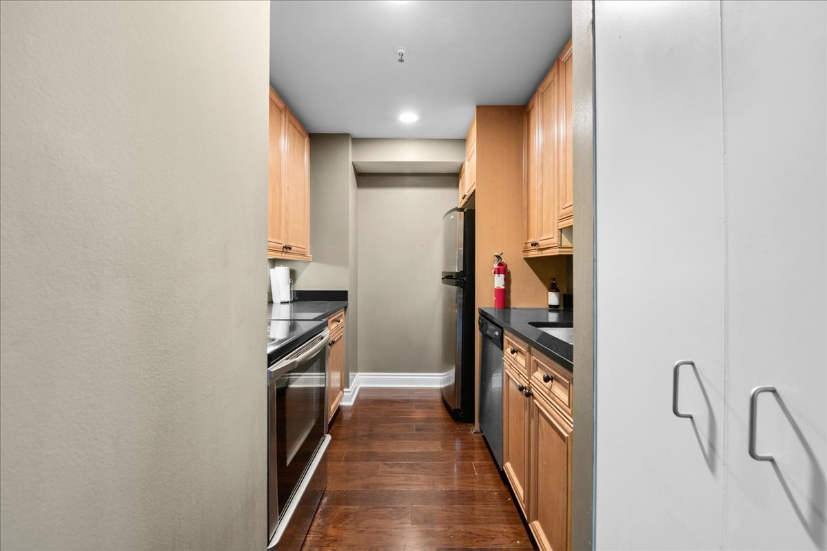 Building Photo - 300 Riverfront Dr