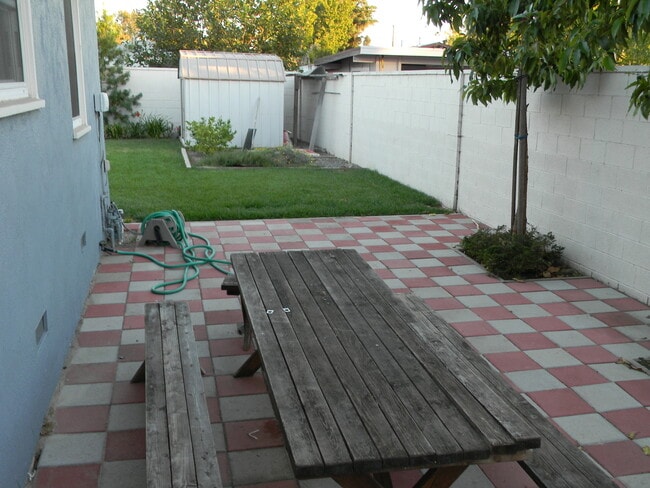 Building Photo - 332 E Oakmont Ave