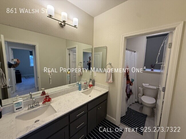 Building Photo - 861 Walsh St