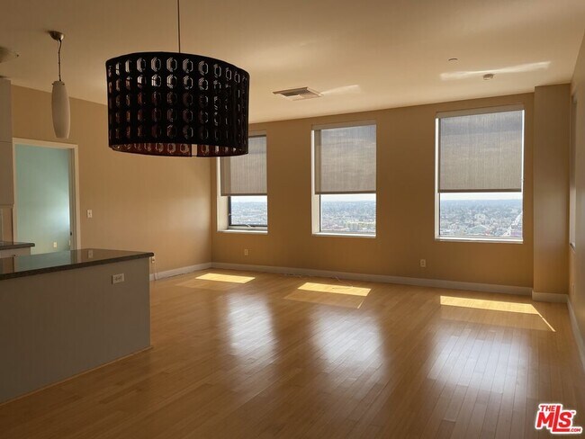 Building Photo - 3810 Wilshire Blvd