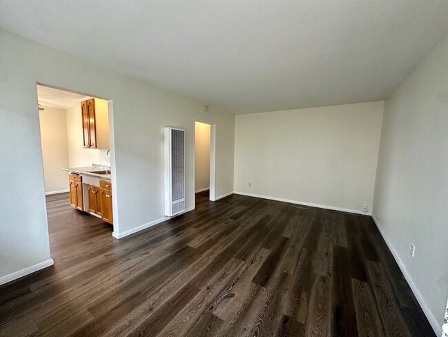 Building Photo - Available Now--3 bedroom 1 bath apartment walking distance to USD campus