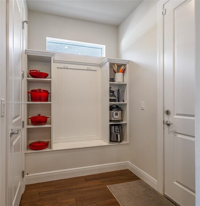 Building Photo - 4658 Greenway Dr