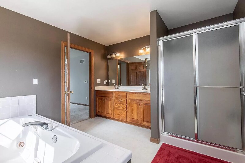 Building Photo - N48W16103 Lone Oak Ln