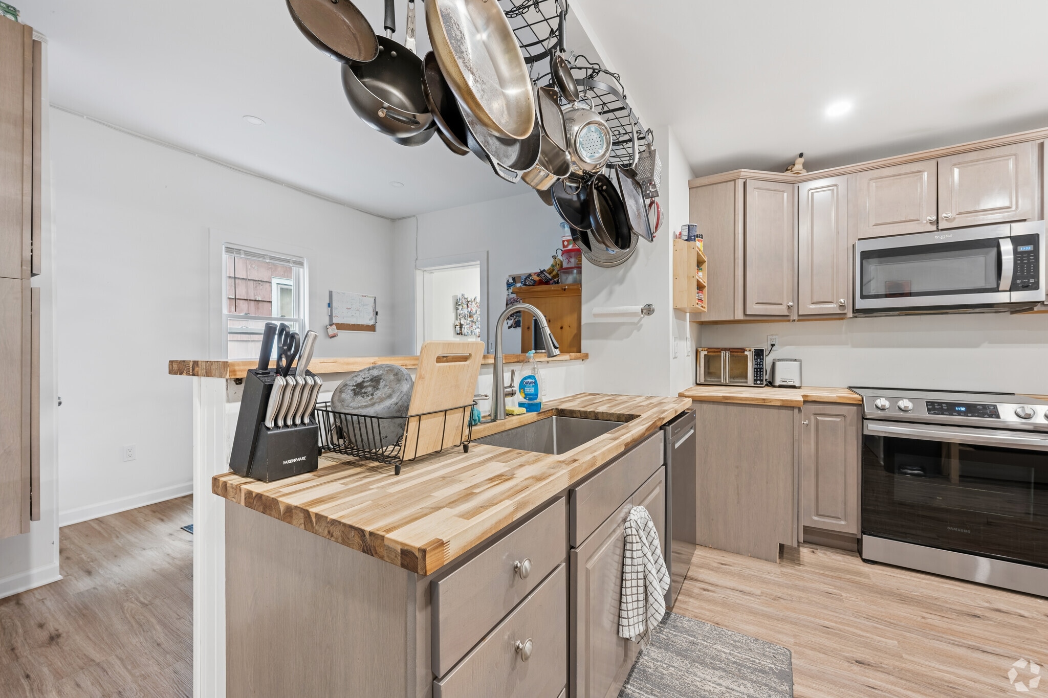 4BR, 2.5BA - 2,200SF - Kitchen - Luxury 4BR Home Near U of R & Strong Hospital