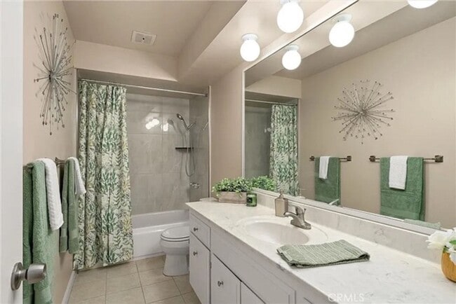 Building Photo - Freshly remodeled 1 bedroom apartment close to downtown