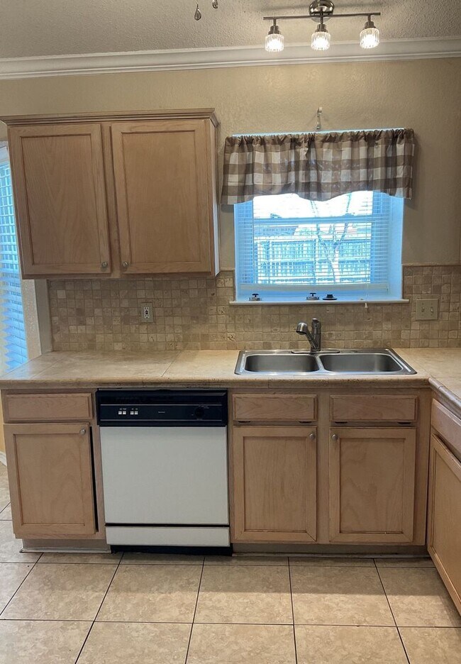 Building Photo - 4705 Colby Dr