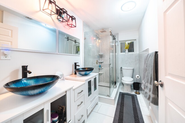 Bathroom - 1101 NE 5th St