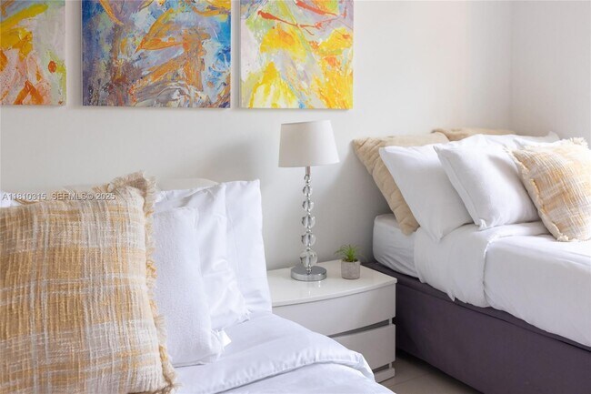 Building Photo - 19901 E Country Club Dr