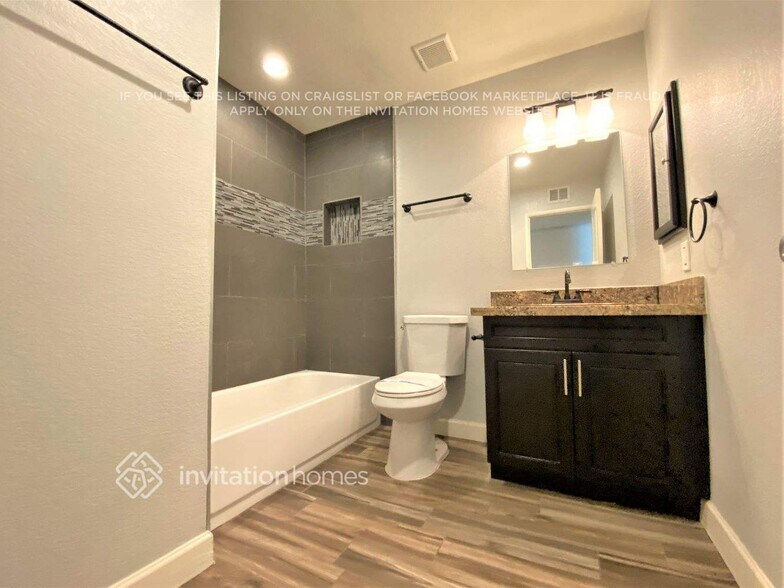 Building Photo - 6102 S Parkside Dr