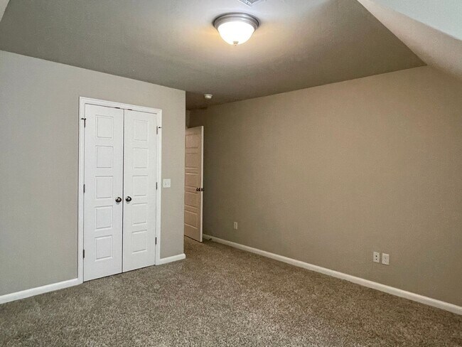 Building Photo - Beautiful 4 bed 3 bath in Deer Creek Schools!