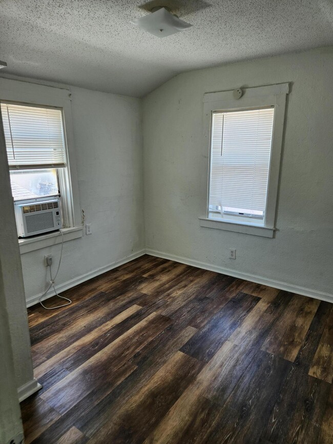 Building Photo - 419 S J St