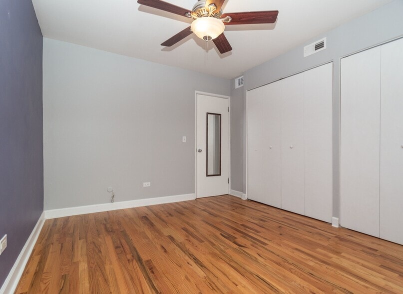 Building Photo - 515 W Wrightwood Ave