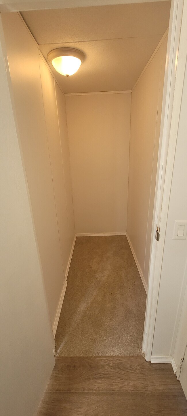 Building Photo - 120 Linda Sue Ln