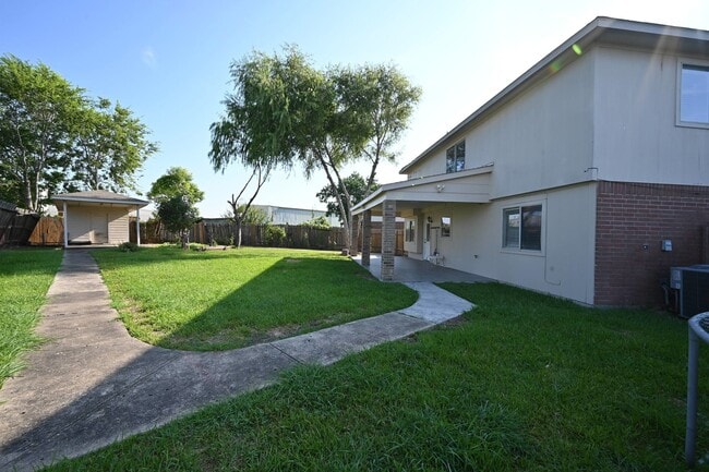 Building Photo - 7006 Biton Dr