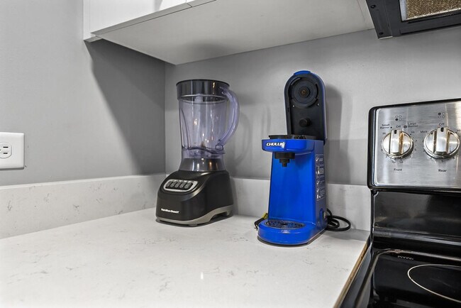 Building Photo - 95 Broadway-SI ID1240304P