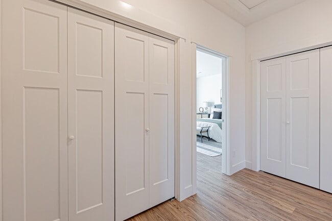Building Photo - AVAILABLE TODAY - 3 Bed 2.5 Bath Townhome ...