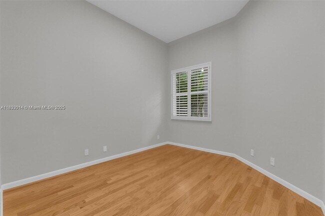 Building Photo - 2553 Bay Pointe Dr