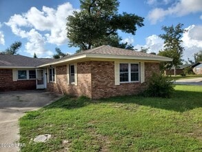 Building Photo - 102 Hershel Ct