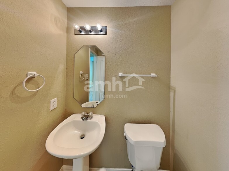 Building Photo - 18107 Quiet Ridge Ln