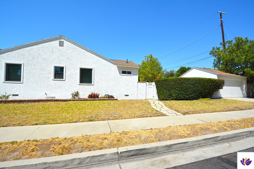 Building Photo - 16901 Hart St