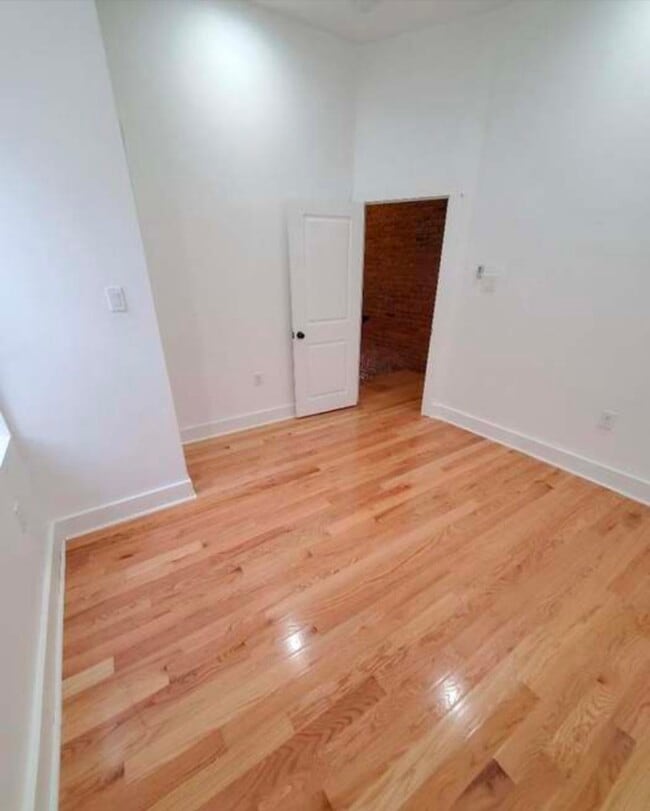 Building Photo - 5425 Catharine St