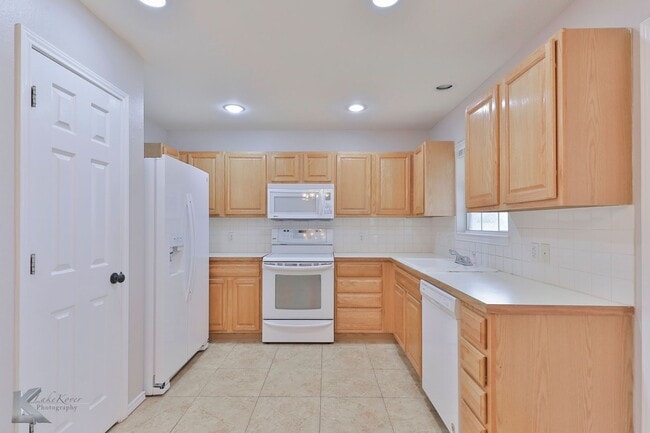 Building Photo - Great 3 bedroom 2 bath home in Wylie district.