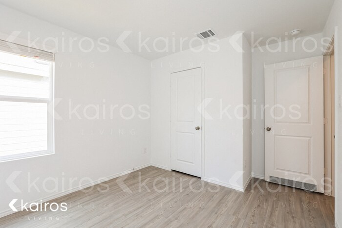 Building Photo - 13827 Weir Pl