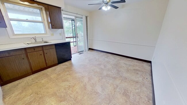 Building Photo - Semi-Detached 2 Bedroom Townhome