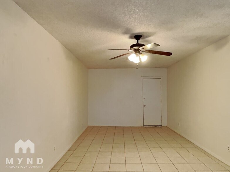 Building Photo - 5619 N 61st Cir