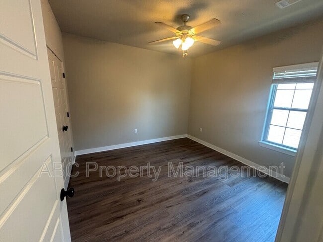 Building Photo - 3207 SW Hillstone Ave