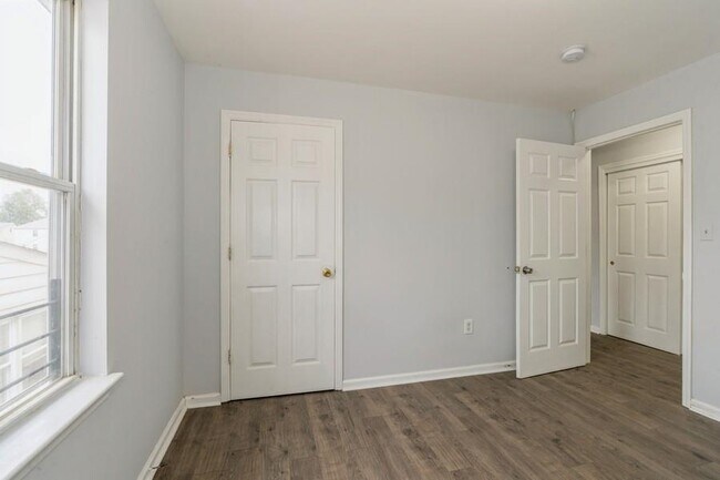 Building Photo - 7 Halleck St