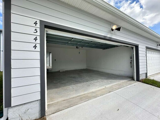 Building Photo - 4544 Orchard View Aly
