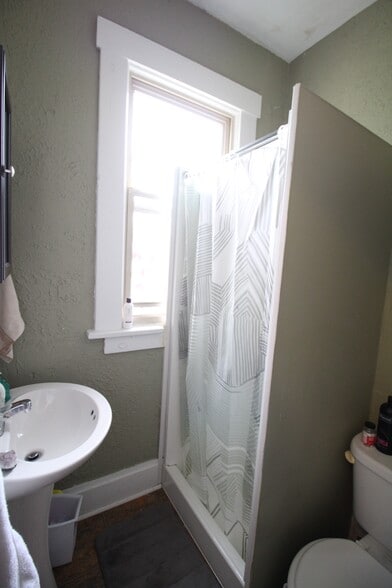 Bathroom - 70 E Hudson St