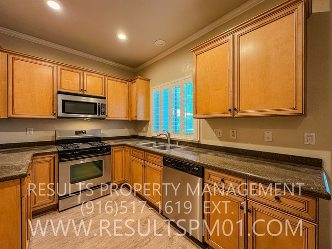 Building Photo - Lovely 3 bedroom in great location