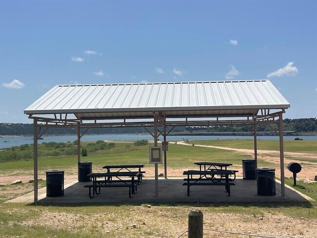 Building Photo - 3803 Overhill Dr